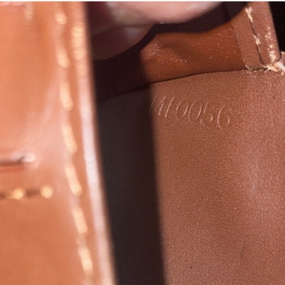 EUC Louis Vuitton Suhali Compact Wallet - Picture 11 of 13